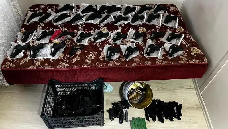 Gaziantep'te Şok Eden Silah Operasyonu: 45 Silah ve El Bombası Ele Geçirildi