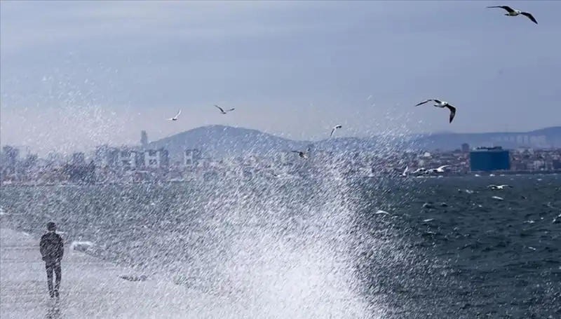 Marmara ve Ege'de Kuvvetli Rüzgar Tehlikesi: Dikkat Edilmesi Gerekenler