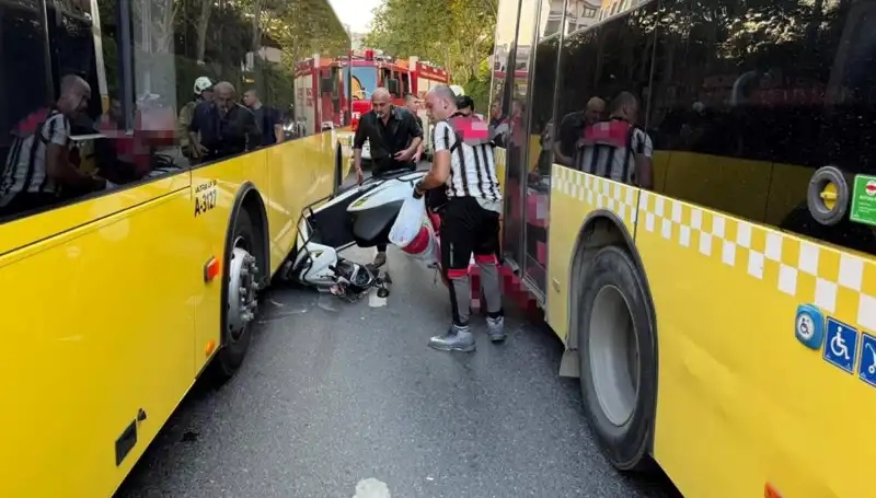 İETT Otobüslerinin Arasında Kalan Motosiklet Kazası Şok Etti