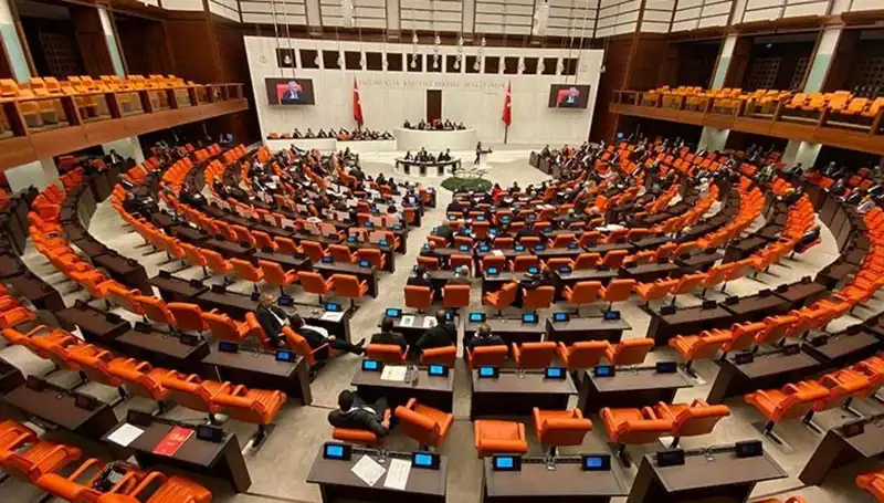 Emekli İkramiyeleri Artıyor: TBMM'de 4 Bin TL Teklifi Onaylandı