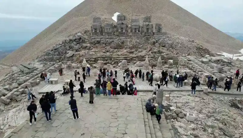 Bayramda Nemrut Dağı’nda Görülmeyen Ziyaretçi Sayısı Rekor Kırdı