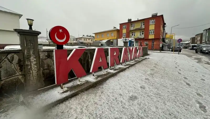 Temmuz Ayında Aniden Yağan Kar, Sürücülerde Şok Etkisi Yarattı