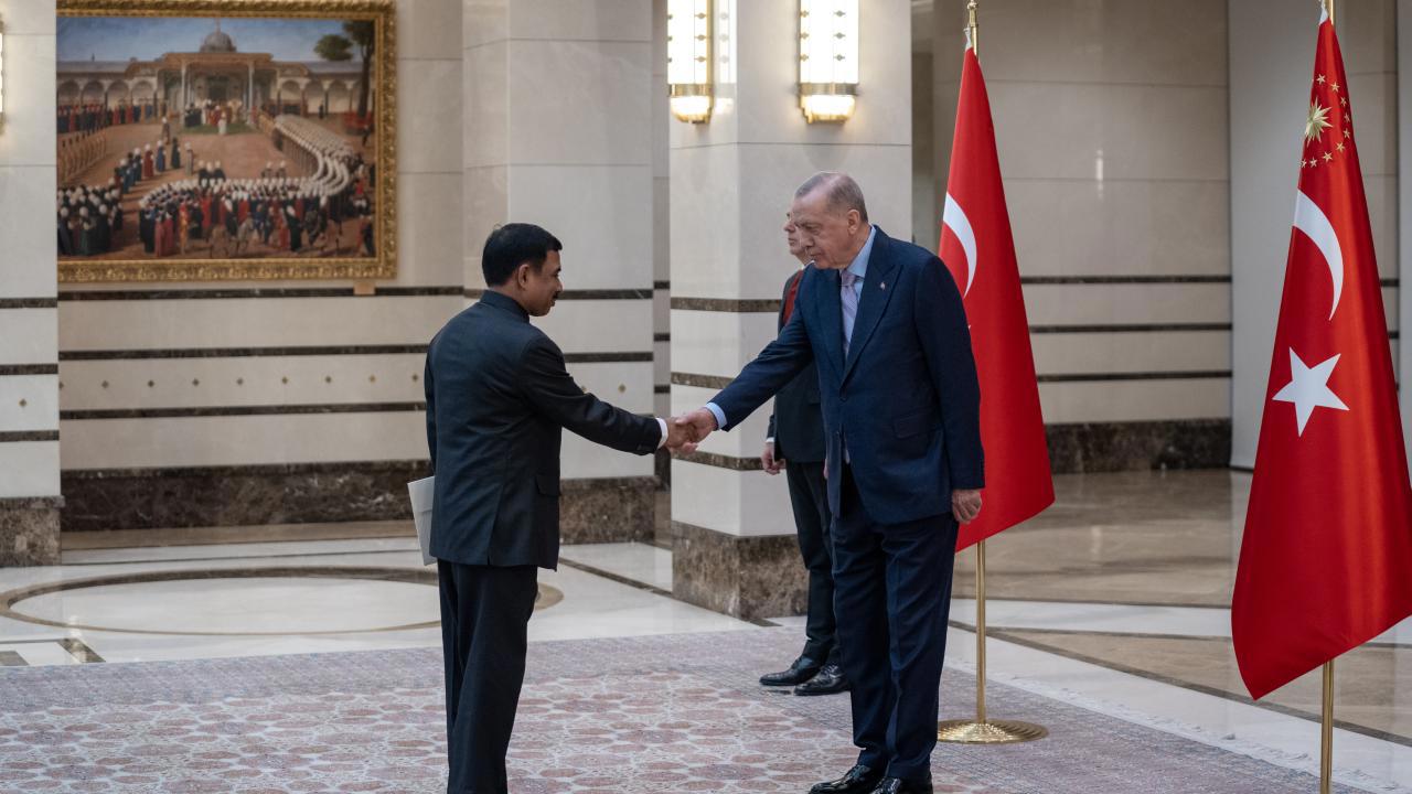 Büyükelçilerden Cumhurbaşkanı Erdoğan'a güven mektubu