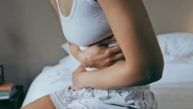 22 Yaşında Bağırsak Kanseri Teşhisi: Alarm Verici Belirtiyi Göz Ardı Etmek