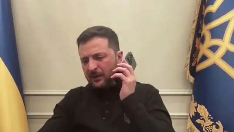 Zelenski'nin Basın Toplantısında Macron'un Sürpriz Araması: Ne Anlama Geliyor?