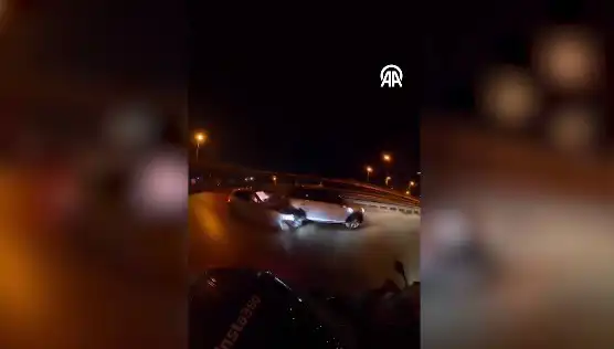 Kadıköy'de Büyüleyici Trafik Kazası Anı Kask Kamerasına Yansıdı