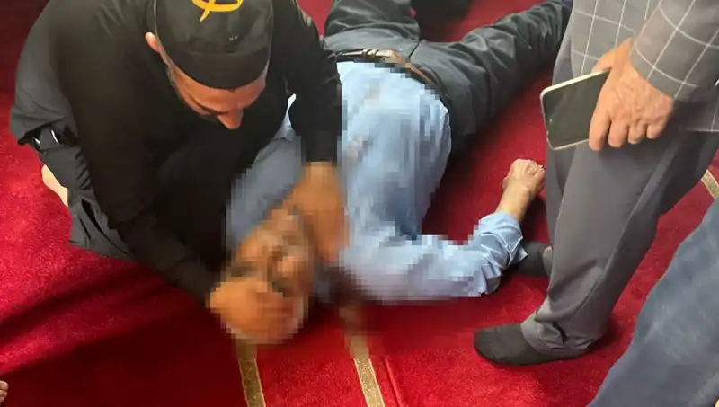 Camide Namaz Kılarken Bıçaklanan İmamın Hayati Tehlikesi Sürüyor