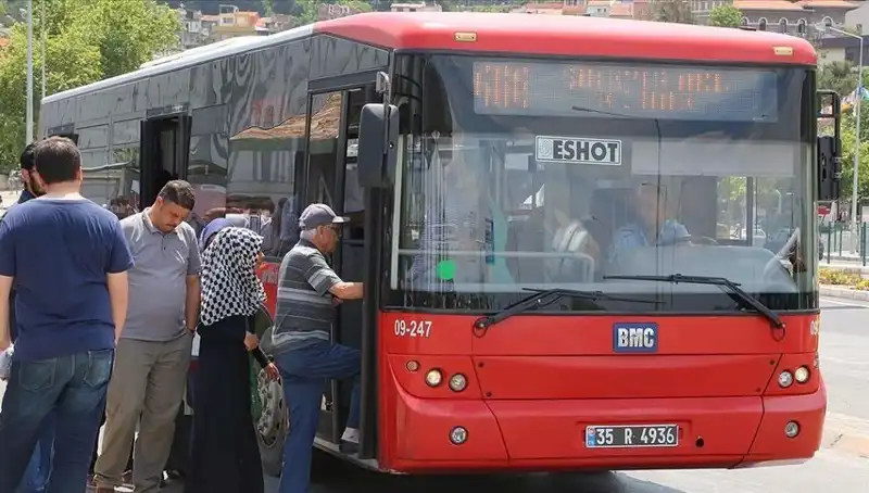 İzmir'de Öğrenci İndirimine 30 Yaş Sınırı Getirildi: Tepkiler Çığ Gibi Büyüyor!