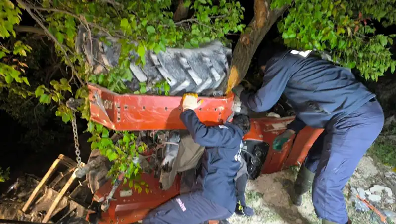 Kontrolden Çıkan Traktör Devrildi: Sürücüsü Hayatını Kaybetti