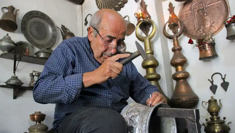 Yarım Asırlık Yolculuk: 50 Yıldır Sanat Yaratan Usta