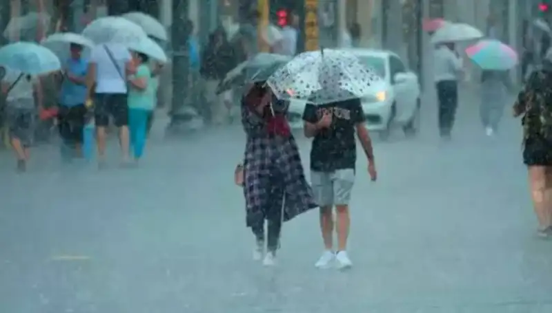 Meteoroloji'den Kritik Uyarı: Yangın Bölgesinde Rüzgar, İstanbul'da Sağanak Yağış Tehlikesi!