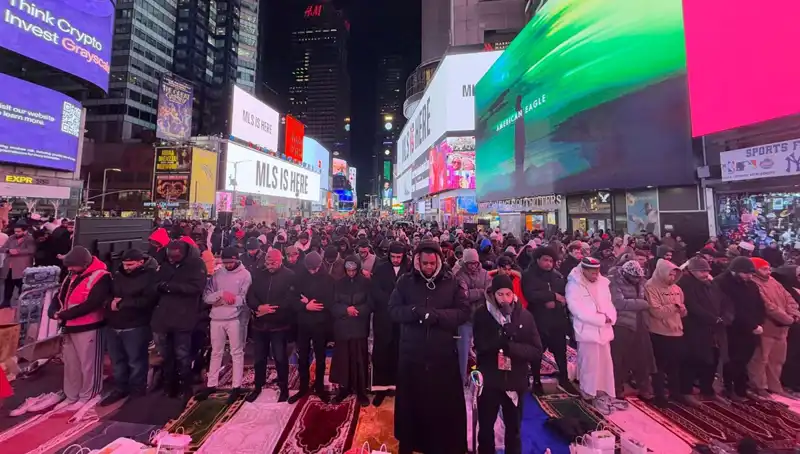 New York Times Meydanı'nda Tarihi Teravih Namazı İkilisi