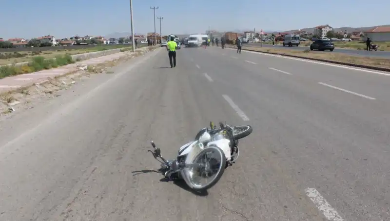 Dur İhtarına Uymayan Sürücü, Polisi Çarparak Kaçmaya Çalıştı!
