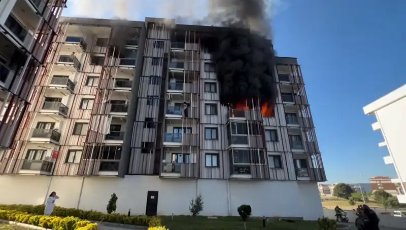 Çanakkale'de Gecenin Karanlığında Yangın Paniği: Halk Tedirgin