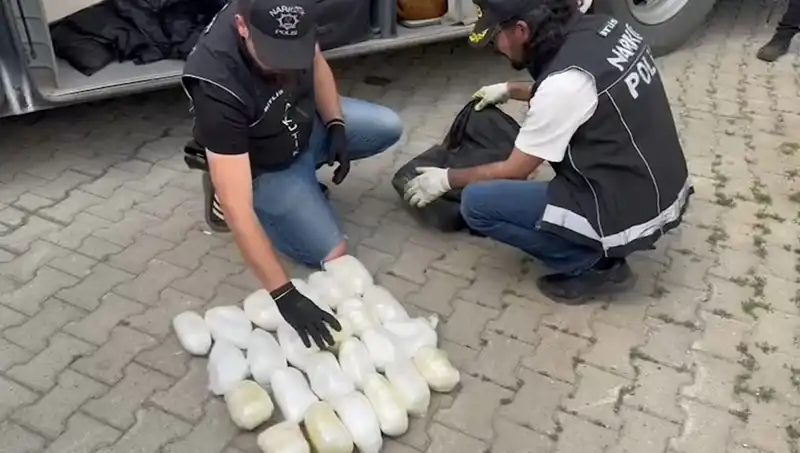 Yolcunun Valizinden Çıkan 13 Kilo Metamfetaminin Ayrıntıları Ortaya Çıktı!