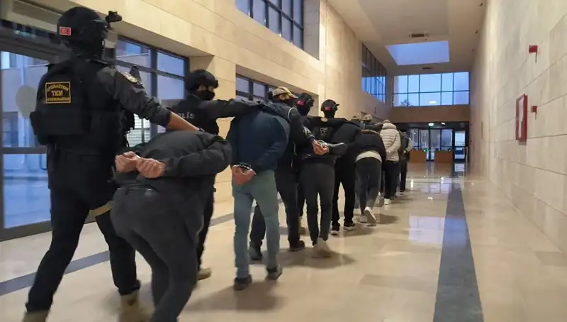 DAEŞ'e Darbe: 47 İlde 298 Şüpheli Gözaltında!
