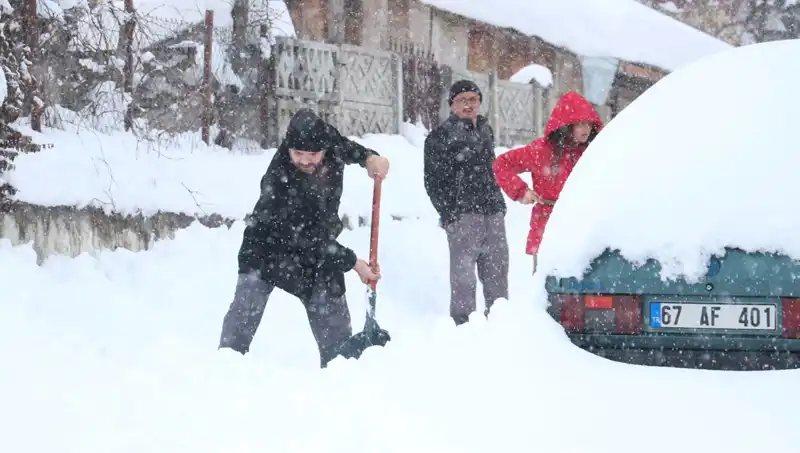 14 Nisan'da Okullar Tatil Mi? Kar Tatili Hangi İllerde Var?