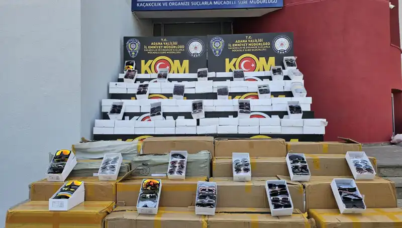 Adana'da Dev Gözlük Operasyonu: 12 Bin Kaçak Güneş Gözlüğü Ele Geçirildi!