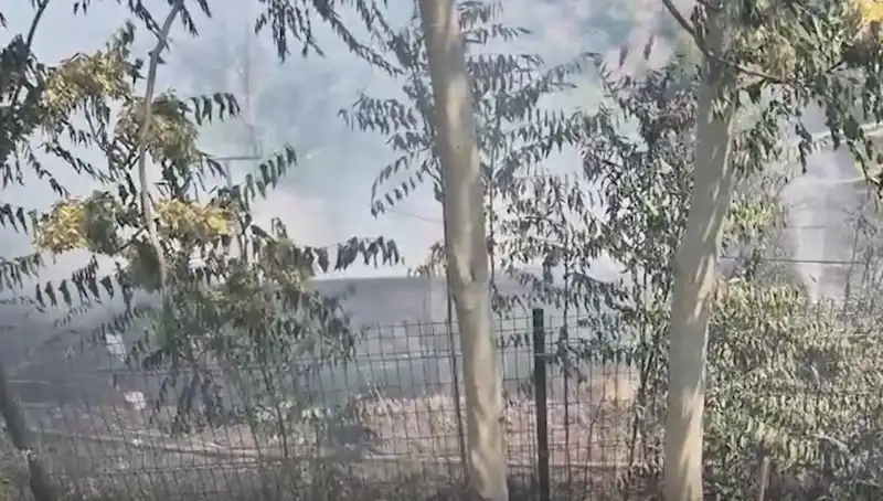 Sultangazi'de Otluk Alanda Yangın: Gecekondu Korkutu Sarmaladı