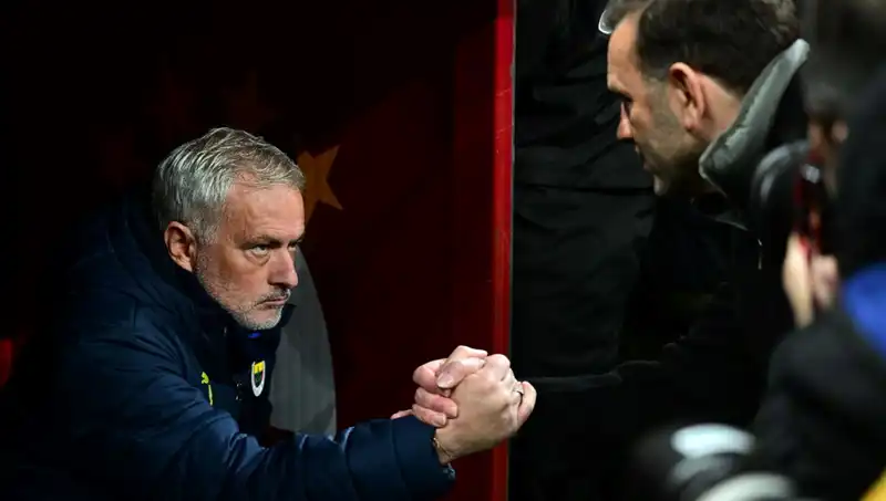 Jose Mourinho ve Okan Buruk: Derbi Heyecanı 3. Kez Kapıda!