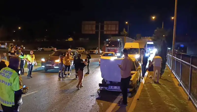 Otoyolda Gerilmiş Sinirler: Kuralsız Geri Dönüş Kazasında İkisi Çocuk Dört Yaralı