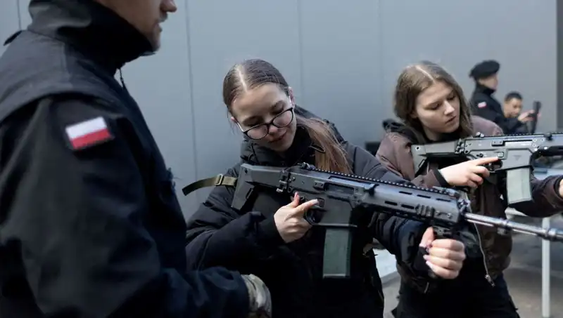 Polonya'da Savaş Hazırlığı: Siviller Askeri Eğitimi Hızla Yaygınlaşıyor