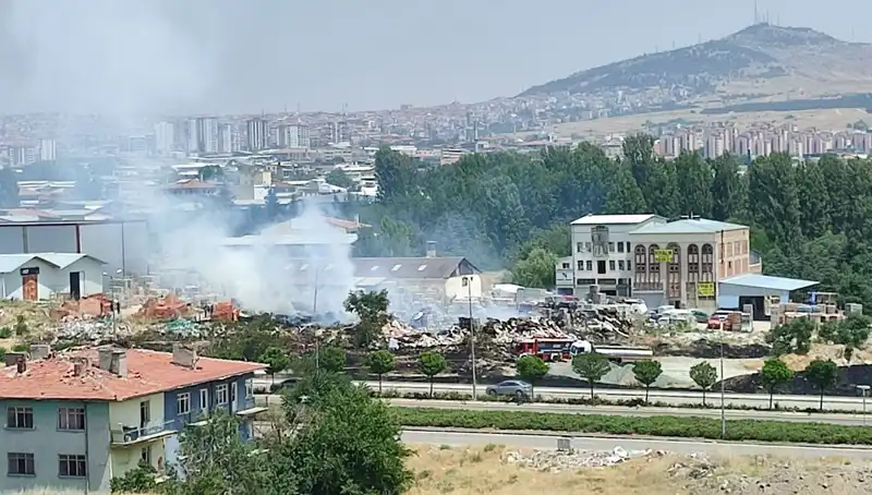 Otluk Alanındaki Yangın: Depo Küller İçinde Kaldı