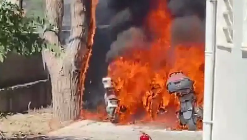 Park Halindeki 6 Motosikletin Yüksek Alevlerle Yanması: Olayın Ayrıntıları!