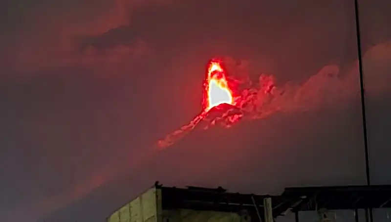 Fuego Yanardağı Patladı: 30 Bin Kişilik Tahliye Tehlikesi Kapıda!