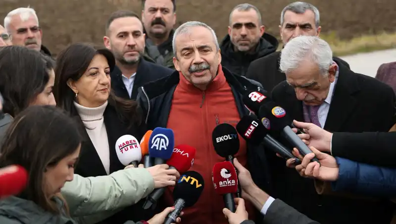 İmralı'dan Şaşırtan Çağrı: PKK'nın Geleceği Ne Olacak?