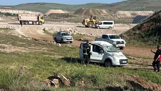 Mardin'de Trafik Kazası: Dört Kişi Yaralandı, Olay Yeri Kısmen Kapandı