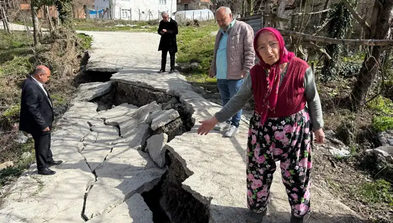 Diken Üstünde Olan Mahalle: Heyelan Sonrası Yolda Çökme Tehlikesi