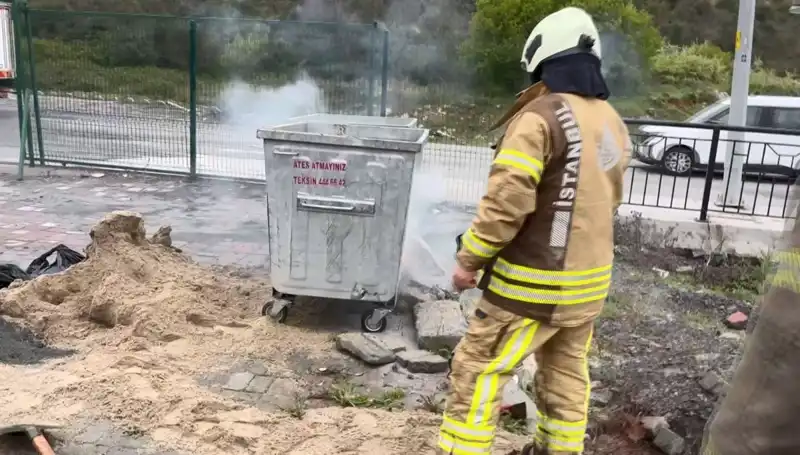 Başakşehir’de Çöp Konteynerinden Yükselen Dumanlar, Kimyasal Madde Alarmı Verdi