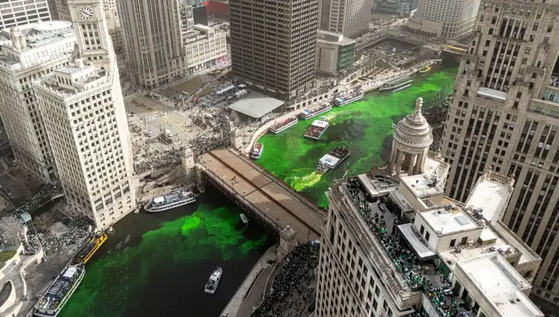 Chicago Nehri Yeşile Boyanarak Aziz Patrick Günü'nü Kutladı!