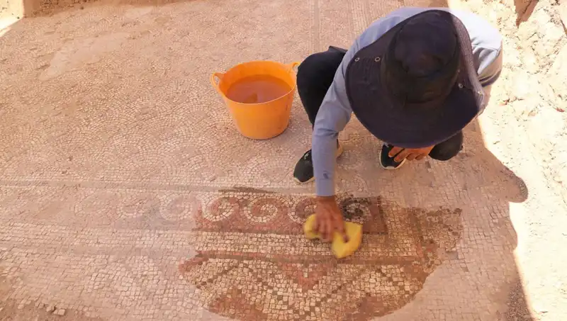Mardin'de 1,500 Yıllık Antik Mozaik Keşfi: Tarih Yeniden Canlanıyor!