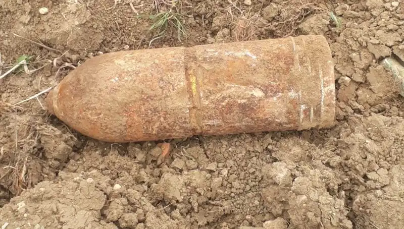 Çanakkale'de Tarihi Buluntu: Patlamamış Top Mermisi Keşfedildi