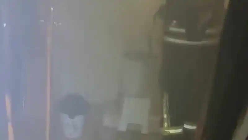 Çamaşır Makinesi Yangına Neden Olurken, Evdeki Dram Kameralara Yansıdı