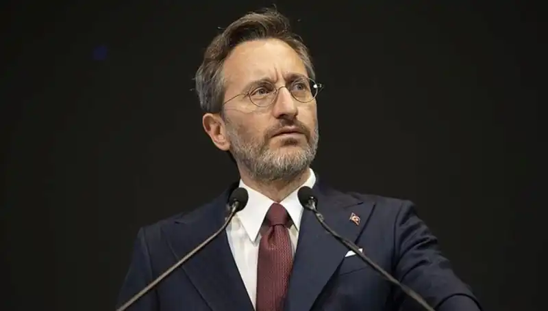 Fahrettin Altun'dan Özgür Özel'e Sert Yanıt: Politikalarda Çifte Standart!