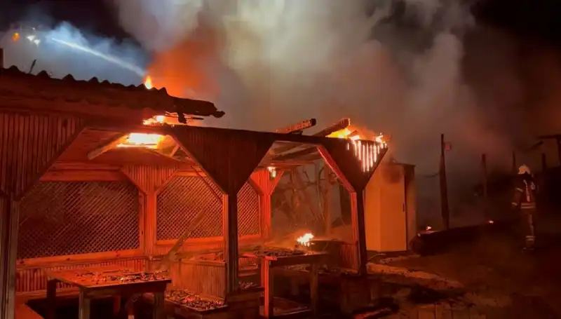 Şile'de Altı Gözleme Restoranı Alev Alev Yanarak Küle Döndü!