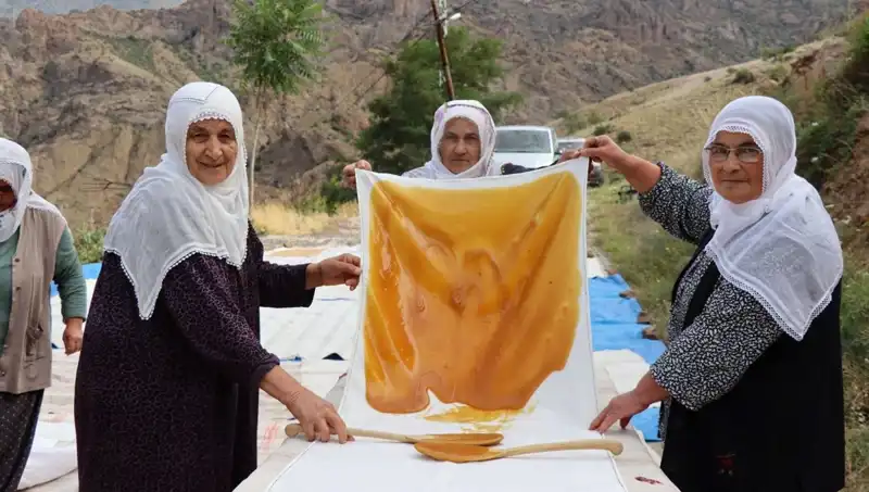 Yaz Aylarında Güneşin Altında İki Gün Kurutulan Sağlıklı Unlu Lezzetler