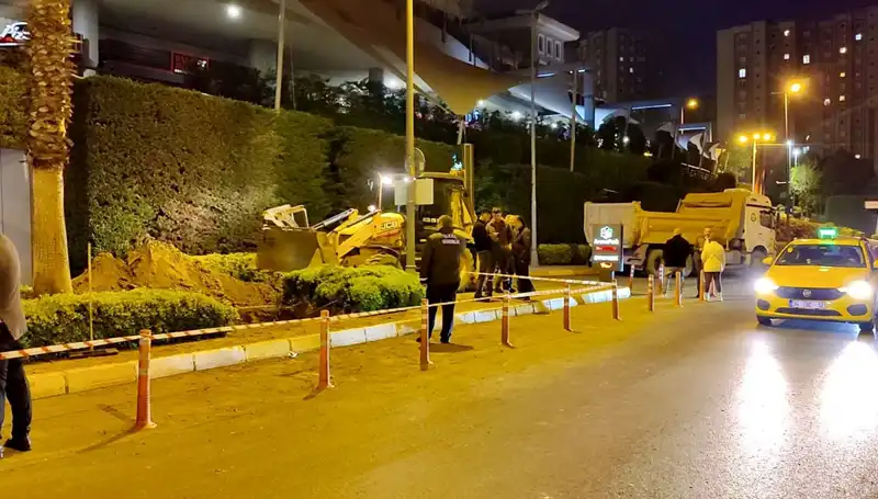 Avm Girişinde Doğalgaz Paniği: Alışveriş Keyfi Korkuya Dönüşüyor!