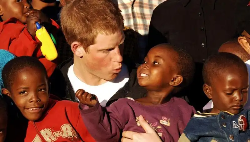 Prens Harry, 20 Yıl Önce Kurduğu Afrika Yardım Kuruluşundan Neden İstifa Etti?