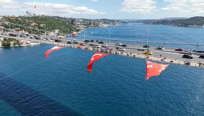 Dev Türk Bayrağıyla Süslenen Köprü, 29 Ekim Coşkusunu Artırdı