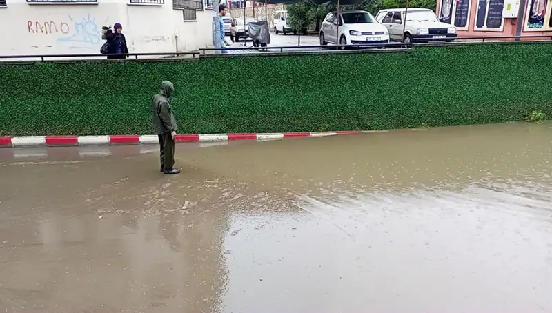 Aydın’da Sağanak Yağış Hayatı Olumsuz Etkiledi: Alt Geçit Su Bastı