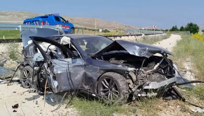 Sivas’ta İki Ayrı Trafik Kazası: 9 Kişi Yaralandı, Detaylar Şoke Edici