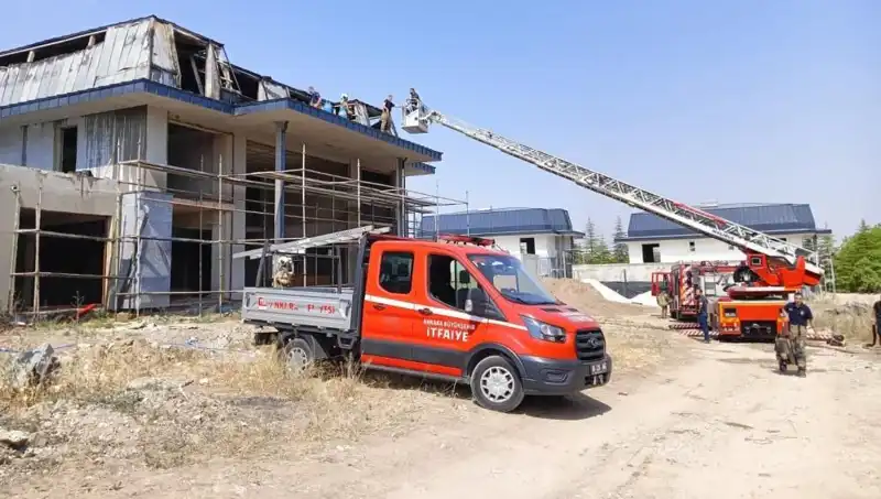 Ankara Gölbaşı'nda Villaların Bulunduğu Alanda Şok Yangın Çıktı!