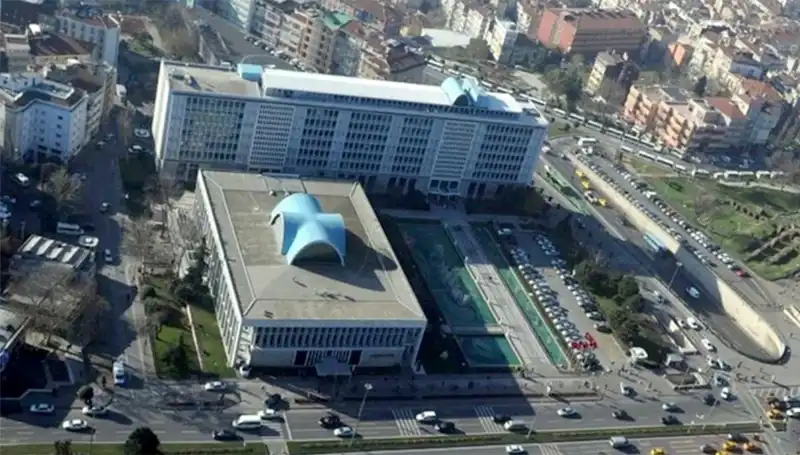 İBB'ye Yolsuzluk Soruşturmasında Şok Gelişme: Şüpheliler Adliyeye Sevk Edildi