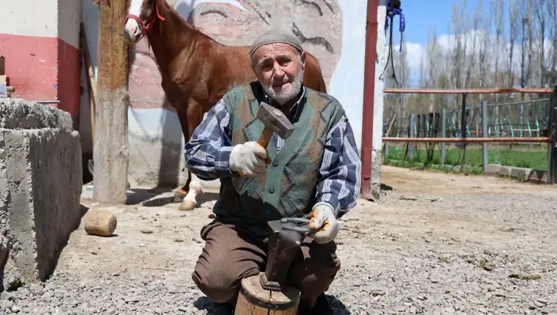 77 Yaşında Mesleğinin Son Ustası: 63 Yıldır Aşkıyla Çalışıyor