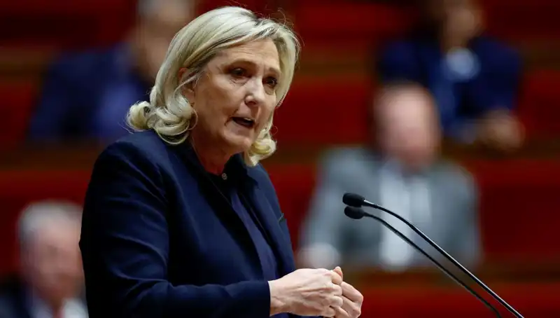 Le Pen'in Adaylığı Tehlikede: Suçlu Bulunursa Siyasi Kariyeri Sona Erebilir