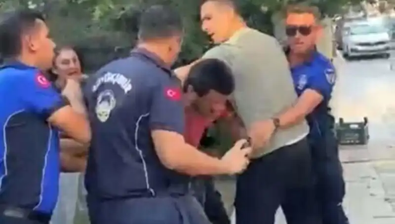 Sokak Satıcısına Zabıta Tarafından Şok Dayak: İki Tarafın Görüşleri